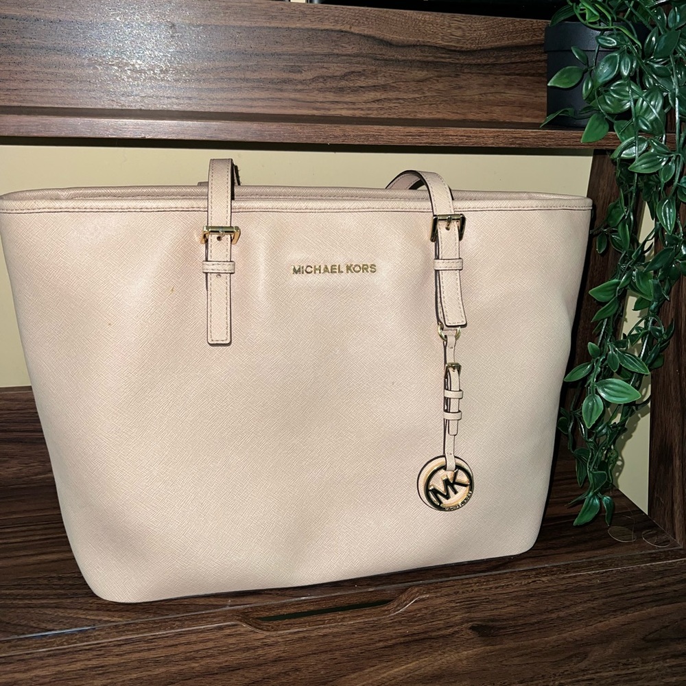 Michael Kors Jet Set Travel Saffiano Leather Tote Bag